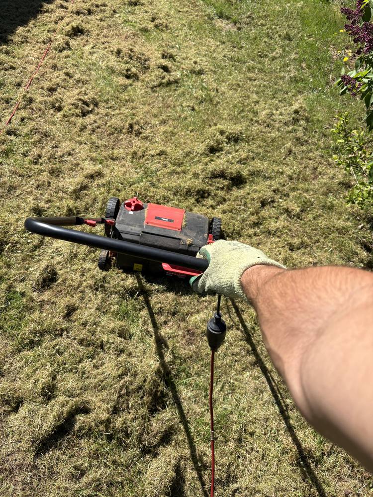 Handarbeit bei einer individuellen Gartenpflege